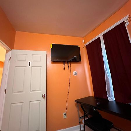 Fidellia Iron Room, Queen Bed Minutes From Newark Liberty International Airport And Newark Penn Station Экстерьер фото