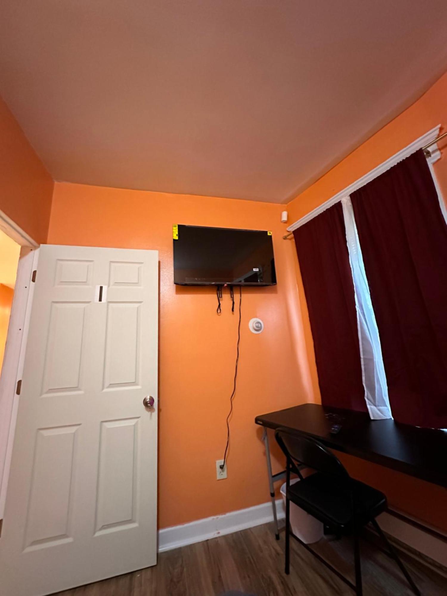 Fidellia Iron Room, Queen Bed Minutes From Newark Liberty International Airport And Newark Penn Station Экстерьер фото